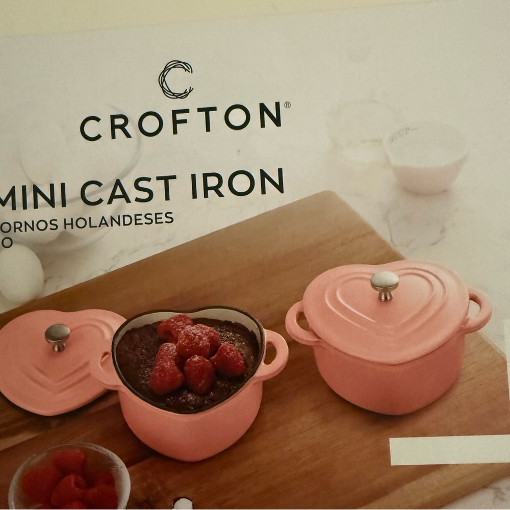 Crofton 2 Pack Mini Pink Heart Cast Iron Dutch Oven - Picture 4 of 4